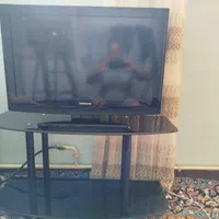 تلویزیون ال سی دی ۳۲ اینچ سامسونگ همراه با میز