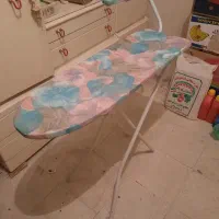 میز اتو قدیمی سالم به علت جا به جایی