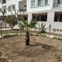 سرایدار متاهل بازنشسته ایرانی ویا اتباع مجوز دار