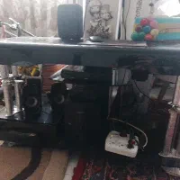 میز تلویزیون تمیز در حد نو به فروش می رسد