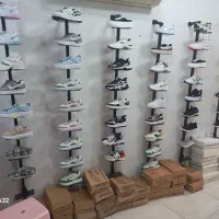 ویترین لباس و استند کتونی|فروشگاه و مغازه|لاهیجان, کوی آزادگان|دیوار