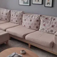 مبل ال شکل تمیز با پاف در حد نو و راحت