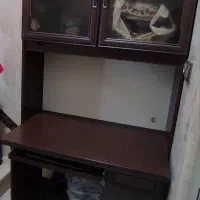 میز تحریر و کامپیوتر