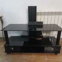 میزتلویزیون شیشه ای تمیز