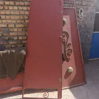 درب بزرگ حیاط آهنی