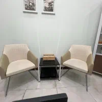 صندلی  و میز جلو مبلی