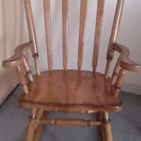 صندلی راک چوبی در حد نو