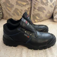 لباس کار یکسره و‌کفش کار