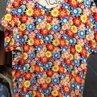 تیشرت نخی زنانه در طرح‌ها و رنگ‌های متنوع