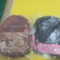 دو عدد کیف هنوز در پاکت استفاده نشده