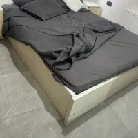 تخت دو نفره جک دار و میز توالت