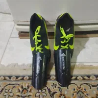 کفش و ساق بند فوتبال