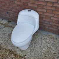 توالت فرنگی در حد نو،فقط چند بار استفاده شده