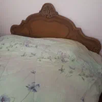 تخت خواب و میز آرایش و آینه و پاتختی