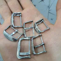تعدادی  قفل بند چرم