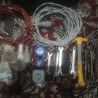 ی تعداد ابزار کار و دستگاه دیجیتال