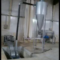 کارگر جهت خشک کردن کود سولفات آهن