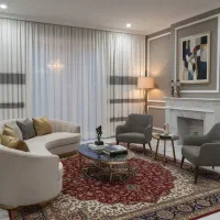 پرده پذیرای با  تور و استری  افتاب گیر در حد  نو