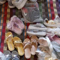 تعدادی کفش اسپورت وصندل زنانه
