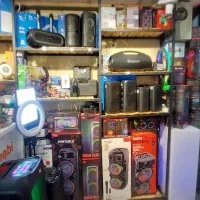 ویترین فروشگاه در حد چند ماه کار کرد