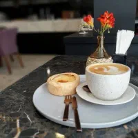 همکار خانم در بوفه آشپزخانه دانشگاه