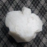 سنگ قیمتی سفید