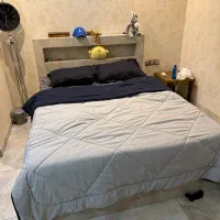 تخت و میز ارایش ست به همراه صندلی و خوشخواب لوکس|تخت و سرویس خواب|رشت, گلسار|دیوار
