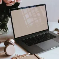 تایپیست و ادمین اینستاگرام