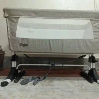 تخت کنار مادر زویه