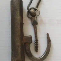 قفل پیچی|کلکسیون اشیاء عتیقه|اصفهان, باب الدشت|دیوار