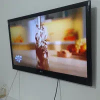 تلوزیون به همراه میز و اسپیکر|تلویزیون و پروژکتور|بروجرد, |دیوار