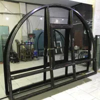 کارگر و استاد کار تولید پنجره یو پی وی سی