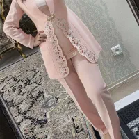 لباس مجلسی|لباس|رباط‌کریم, رباط‌کریم|دیوار