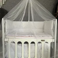 تخت نوزاد کنار تخت مادر