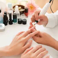 ناخن کار ، رنگ و کراتین کار ، کوپ کار و اصلاح کار