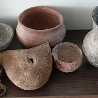 تعدادی ظروف و جا باروتی زیرخاکی با اصالت