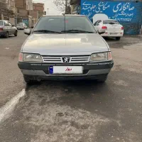 پژو ۴۰۵ نقره ای داخل کرم