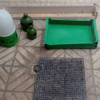 آبخوری و جا دونی بزرگ  زیر پایی  قفس و آبتنی کبوتر