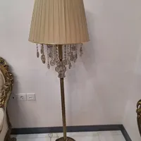 آباژور ایستاده