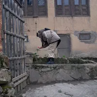 اجرای کارهای ساختمانی و  سنگ کاری و محوطه سازی