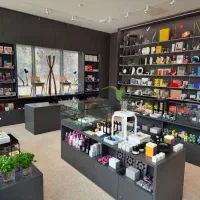 مغازه بربلوار اصلی