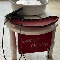 مجموعه‌ای از وسایل کارگاه سفالگری