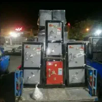 لوسترا گاوصندوق قرمز سیاه سفید
