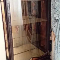 کمد ویترین شیشه‌ای چندطبقه، مناسب دکور و ظروف