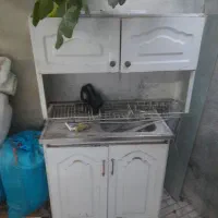 کابینت با سینگ و آب چکان