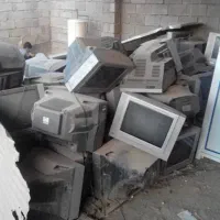 تلوزیون قدیمی سوخته برمیدارم