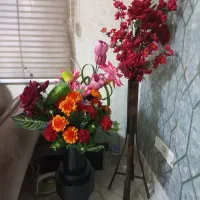 گلدون با گل مصنوعی