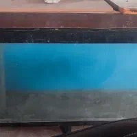 دو آکواریوم همراه با وسایل جانبی