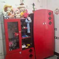 ویترین و کمد کودک همراه با میز تحریر وتخت