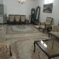 ایینه وکنسول همراه با ساعت ایستاده